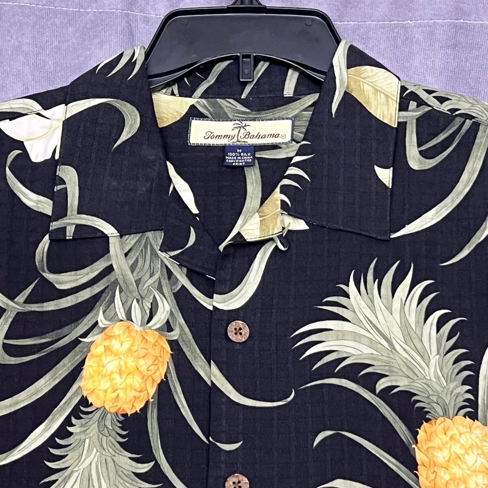 Tommy Bahama Shirt Mens Medium Black Silk Pineapple Tropical Relax EXCELLENT